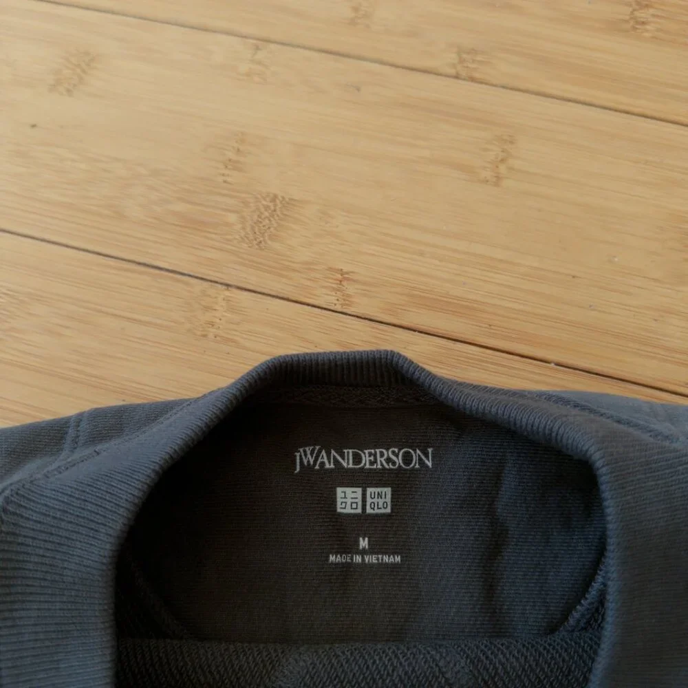 Uniqlo JW Anderson Boxy Sweatshirt Dark Gray Cotton Logo Crew Neck size S M - Picture 5 of 7